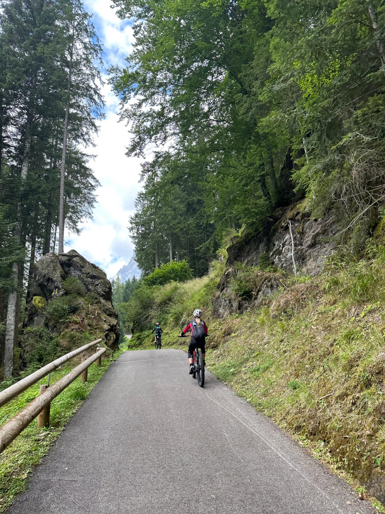 https://www.outdooractive.com/it/route/mountain-bike/san-martino-di-castrozza-primiero-vanoi/anello-in-mountain-bike-attorno-a-san-martino-di-castrozza/291871202/?utm_source=unknown&utm_medium=social&utm_campaign=user-shared-social-content&share=~zym3x9up$4ossaowg TMP BIKE RENT Itinerari guidati - giro della Valle 1